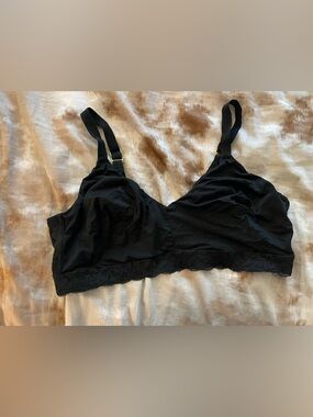 Soma embraceable  wireless unlined lace trim Bra